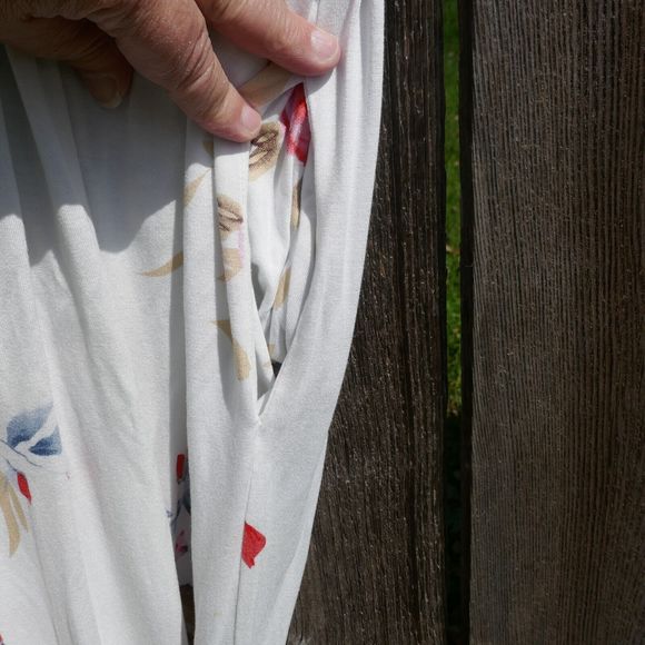 Dearcase Stretch Maxi Dress White Floral Small NWOT Pockets Rayon Blend - Picture 9 of 10